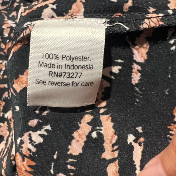 Nine West Women's Button Down Blouse Black Tiger Stripes Size Medium NWT - Picture 7 of 8